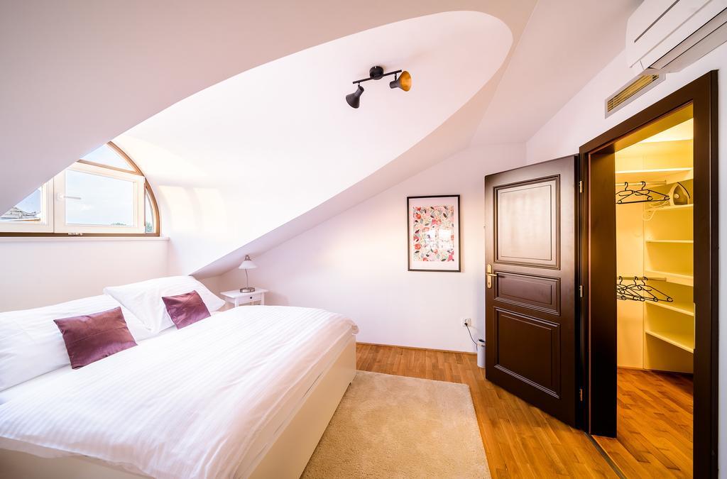 Rooftop Triplex Apartment In Centre Hradec Králové Eksteriør bilde